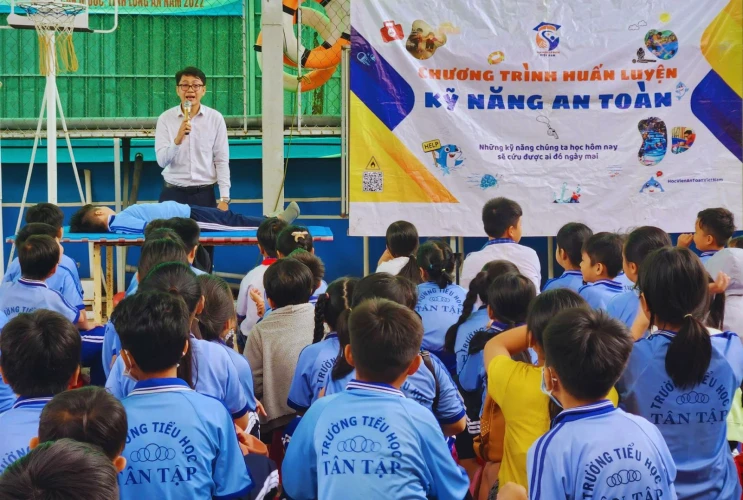 Tập huấn phòng chống tai nạn thương tích cho học sinh năm học 2024 - 2025