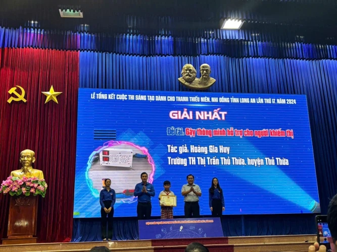 Khen thưởng phong trào nổi trội của liên đội đạt giải cao của Trung ương đoàn - tỉnh đoàn năm 2024